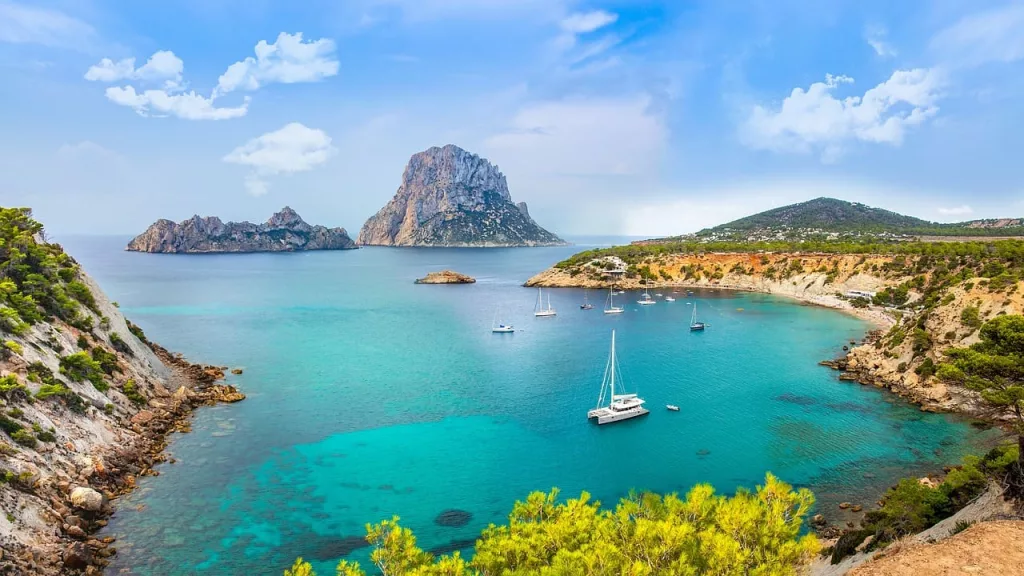 Costa en Ibiza, España. El segundo mejor lugar donde viajar en agosto de 2024.