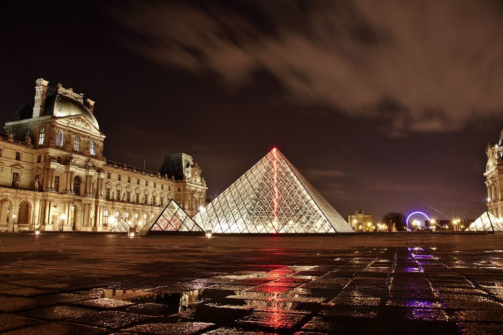 El museo de Louvre, París. El séptimo mejor destino a donde viajar en marzo.