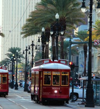 Tranvía en Nueva Orleans, EE.UU. Uno de los mejores destinos a donde viajar en mayo.